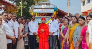 ಕಷ್ಟಪಟ್ಟು ದುಡಿದು ಗಳಿಸಿದ ಆದಾಯದ ಒಂದು ಭಾಗವನ್ನು ಸಮಾಜಕ್ಕೆ ಅರ್ಪಿಸುವ ರತ್ನಾಕರ ಹೊನಗೋಡು: ಮಲ್ಲಿಕಾರ್ಜುನ ಮುರುಘರಾಜೇಂದ್ರ ಸ್ವಾಮೀಜಿ…!!