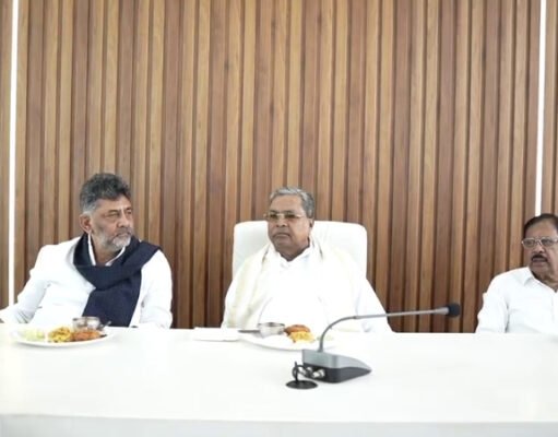 ಮುಖ್ಯಮಂತ್ರಿ ಸ್ಥಾನಕ್ಕೆ ಸಿದ್ದರಾಮಯ್ಯ ರಾಜೀನಾಮೆ..!!